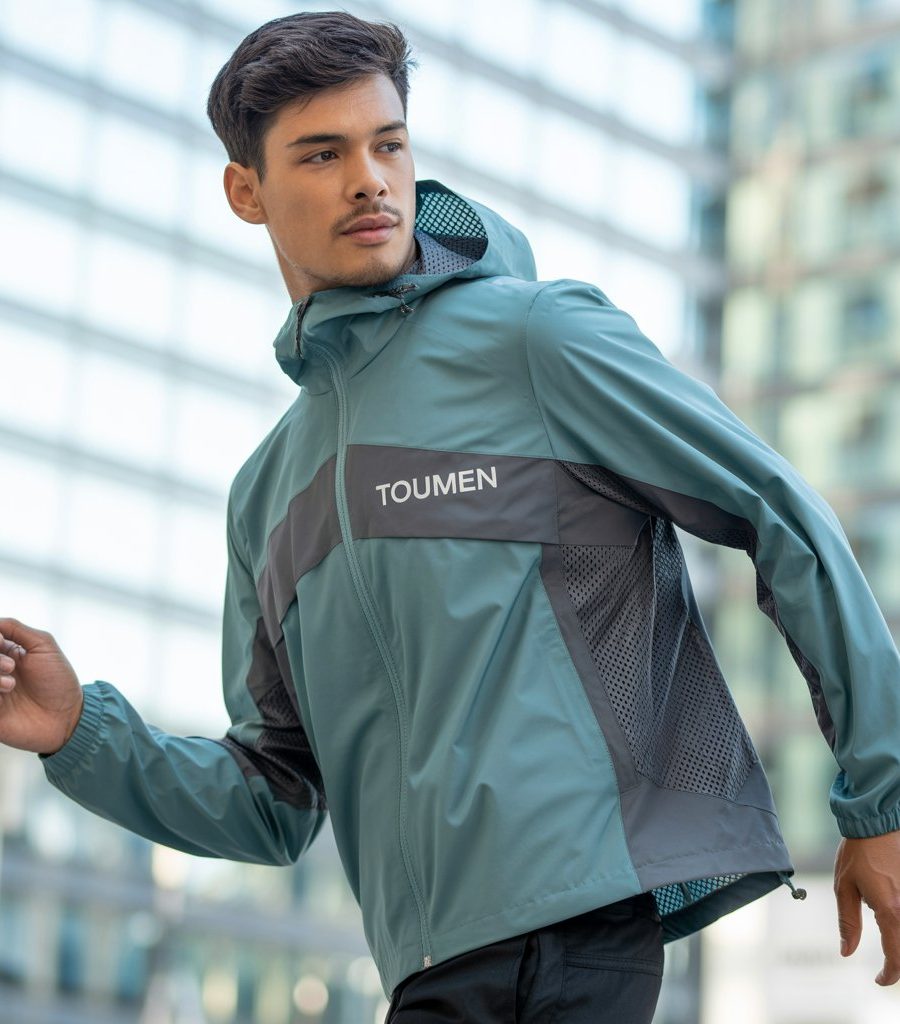 a photograph of a male model showcasing gaXhInjoTzGJvbb Mmim0g Cn1mDRHxRJOW9 79Pjk0Qw