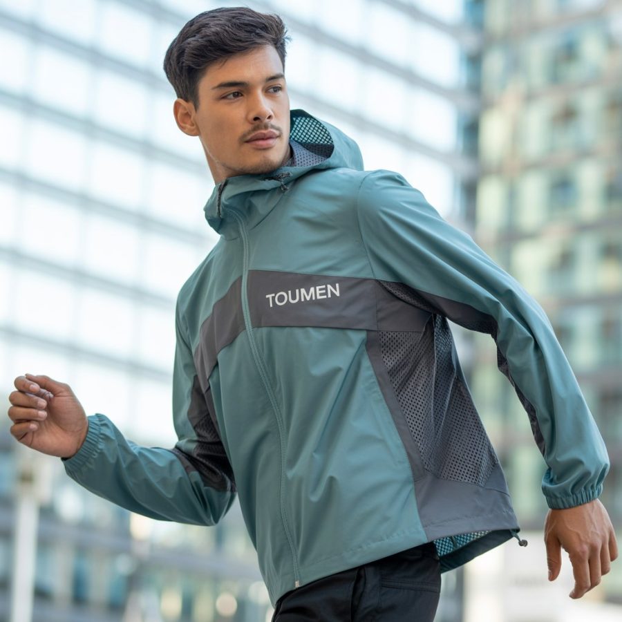 a photograph of a male model showcasing gaXhInjoTzGJvbb Mmim0g Cn1mDRHxRJOW9 79Pjk0Qw